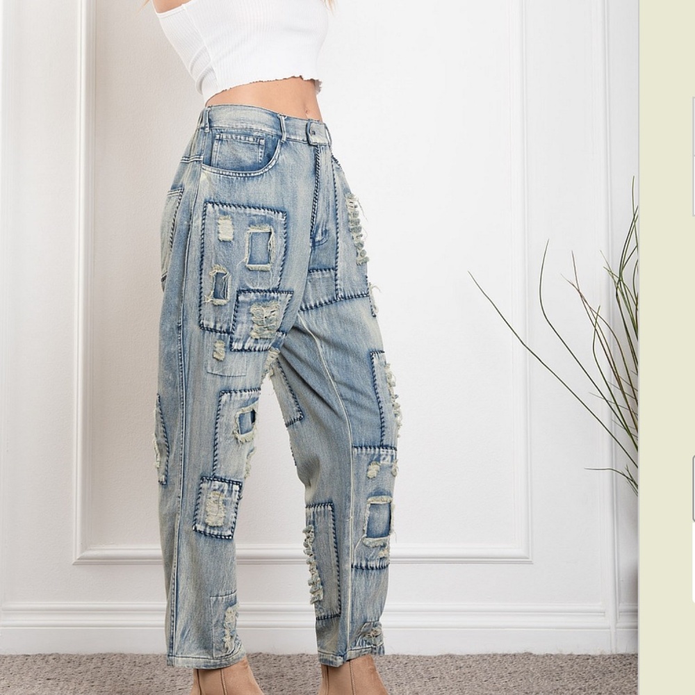 Distressed Patchwork Cropped Jeans - Picture 5 of 7